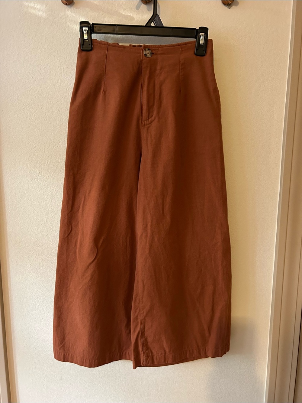 100% Cotton Good Luck Gem Cropped Wide-Leg Pants in Rust Brown